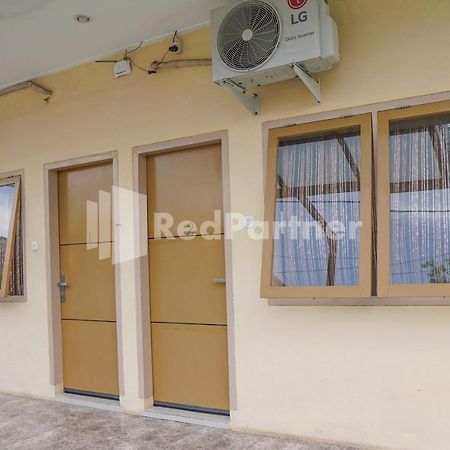 Adisa Homestay Near Saiful Anwar Malang Extérieur photo